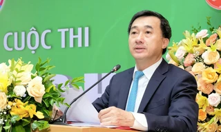 Thứ trưởng Bộ Y tế Trần Văn Thuấn phát biểu tại buổi họp báo.