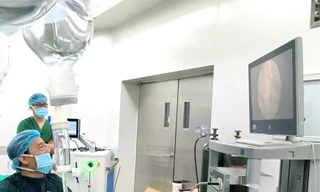 Ứng dụng laser công suất cao cứu bệnh nhân mắc ba bệnh tiết niệu phức tạp