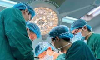  Ca vi phẫu ‘cân não’ cứu sống ngón tay bị đứt lìa 