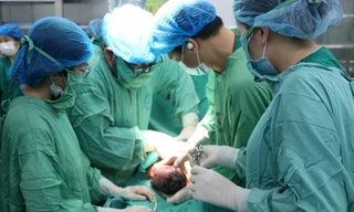 Hai bệnh viện đầu ngành phối hợp cứu trẻ sơ sinh nguy kịch