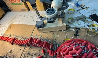 Cơ quan chức năng thu giữ tang vật pháo tự chế