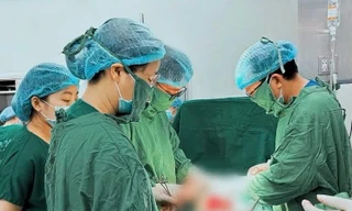 Ca mổ ‘ngàn cân treo sợi tóc’ cứu mẹ con sản phụ tiền sản giật nặng, rối loạn máu hiếm gặp