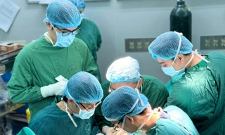 Bị chẩn đoán nhầm suốt 9 năm, cô gái suýt mất đôi tay vì bệnh ung thư hiếm gặp