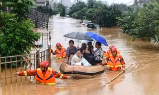 Những cách phòng chống bệnh nguy hiểm có thể gặp trong và sau bão, lũ