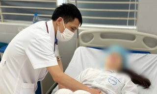 Sốt cao suốt 2 tháng không rõ nguyên nhân, người phụ nữ mắc lao sinh dục hiếm gặp