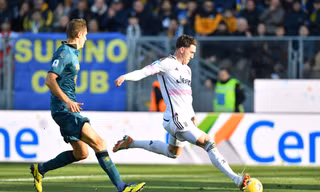 Vlahovic lập công giúp Juventus giành 3 điểm.