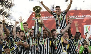 Juventus vô địch Coppa Italia.