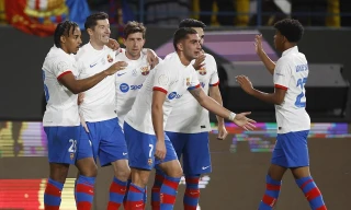 Các cầu thủ Barcelona ăn mừng.