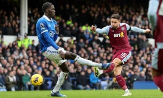 Alex Moreno bị VAR từ chối bàn thắng.