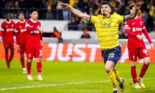 Cameroon Puertas ăn mừng sau khi ghi bàn ấn định tỷ số.