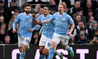 De Bruyne tỏa sáng rực rỡ giúp Man City lội ngược dòng.