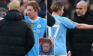 De Bruyne không hài lòng khi bị thay ra sớm.