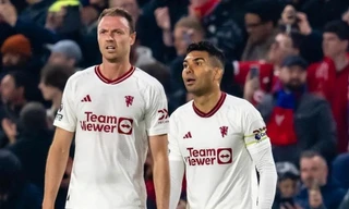 Evans và Casemiro mắc nhiều sai lầm trong trận thua của Man United trước Crystal Palace.