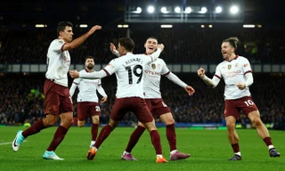 Các cầu thủ Man City ăn mừng chiến thắng.