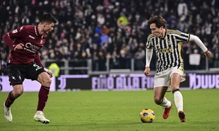 Chiesa trong một pha đi bóng.