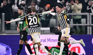 Vlahovic lập siêu phẩm.