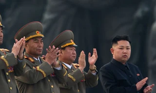 Lãnh đạo Kim Jong Un cùng các quan chức cấp cao Triều Tiên