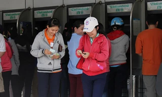 Người tiêu dùng sử dụng thẻ thanh toán để rút tiền mặt chi tiêu vì chưa yên tâm với phương thức thanh toán qua mạng