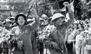 Đoàn quân chiến thắng tiếp quản Thủ đô