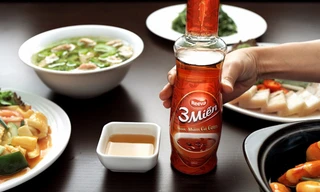 Nước mắm 3 Miền vừa có thể dùng để làm nước chấm, vừa là gia vị đặc biệt trong nêm ướp thực phẩm giúp phụ nữ nội trợ hiện đại tiết kiệm thời gian nấu nướng