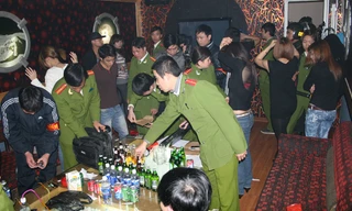 Các trinh sát Phòng PC47 đột kích một quán bar trá hình