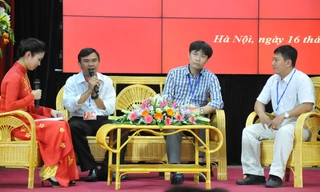 Các cá nhân tiêu biểu chia sẻ những thuận lợi, khó khăn khi tái hòa nhập cộng đồng. Ảnh: Tuấn Nguyễn