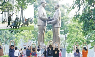 Công viên Thống Nhất là điểm vui chơi thu hút khách lớn nhất Thủ đô. Ảnh: Như Ý