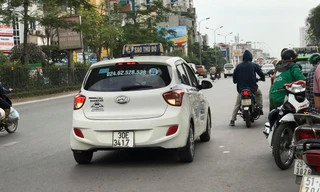 Yêu cầu các hãng taxi xử lý các trường hợp tài xế “biến hóa” biển số, đón trả khách sai quy định