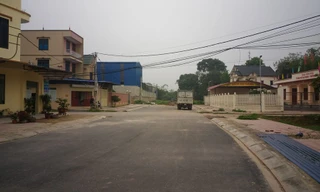 Tuyến đường nội thị khu 2 dài 650m đến nay còn khoảng 100m từ nhà văn hóa tổ dân phố Đại Phong đến Đài Tưởng niệm liệt sỹ thị xã Phổ Yên vẫn chưa giải phóng mặt bằng