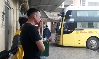 Nhiều người không đeo khẩu trang. Ảnh chụp tại Bến xe Giáp bát sáng 16/3. Ảnh Nguyễn Thắng.