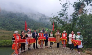 Lễ cắt băng khánh thành diễn ra trong niềm hân hoan của toàn thể nhân dân xã Sinh Long...