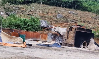 Cơ sở đốt rác thải điện tử nằm sâu trong núi, nơi tiếp giáp huyện Mỹ Đức (thành phố Hà Nội) và huyện Lương Sơn (tỉnh Hòa Bình) khiến rất nhiều người dân các xã thuộc huyện Mỹ Đức, thành phố Hà Nội tức ngực, khó thở