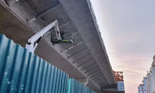 Ống thép chéo này được thiết kế để chịu lực, chống đỡ cho cánh dầm.
