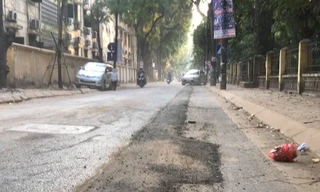 Đơn vị thi công đào rãnh hạ cáp ngầm khi hoàn trả mặt đường xuất hiện sống lươn gồ ghề tiềm ẩn nguy cơ mất an toàn giao thông