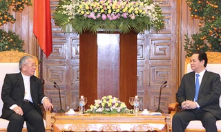 Thủ tướng Nguyễn Tấn Dũng tiếp Chủ tịch Hội đồng Giám mục Việt Nam Nguyễn Văn Nhơn Ảnh: TTXVN