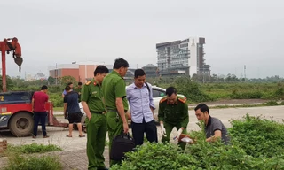 Công an Ninh Bình điều tra hiện trường vụ án mạng - Ảnh: Hoàng Long