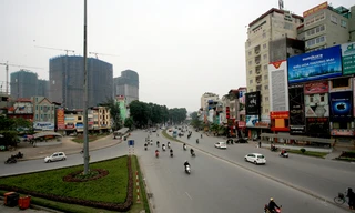 Đường Láng - Ngã tư Sở, vắng như chàu Bà Đanh ngày đầu năm mới 2013