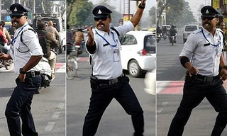 Tận mắt cảnh sát giao thông Ấn Độ phân làn đường bằng… khiêu vũ