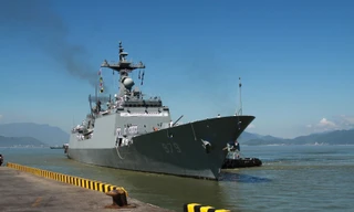 Tàu khu trục Roks Kang Gam Chan (DDH - 979).