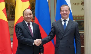 Hình ảnh Thủ tướng Nguyễn Xuân Phúc hội đàm với Thủ tướng Nga Dmitry Medvedev