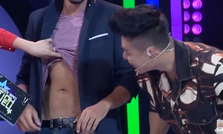 Phi Thanh Vân bị chỉ trích vì vạch áo người chơi ngay trên sóng truyền hình