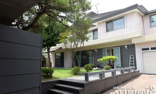 Cận cảnh ngôi nhà trị giá hơn 200 tỷ từng là tổ ấm của cặp đôi Song Joong Ki và Song Hye Kyo.