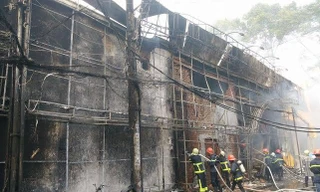 Gara ô tô tại TPHCM bị cháy trưa 30/1.