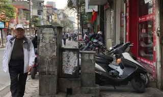 Vỉa hè nguy hiểm, nhếch nhác vì hàng nghìn bốt điện