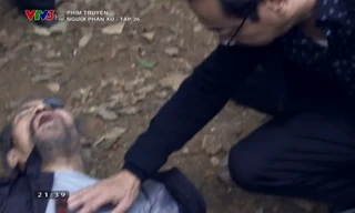 Khi Thế Chột vung dao định đâm Phan Quân thì Lê Thành lập tức phản đòn.