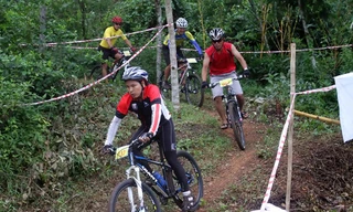 Sôi động giải xe đạp địa hình 'Đền Hùng cross country 2017'