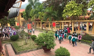 Trường có quần thể, khuôn viên khang trang.