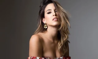 Nhan sắc nóng bỏng của tân Hoa hậu Hòa bình thế giới 2017