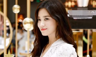 Thái độ bình thản sau ly hôn của Song Hye Kyo bị cư dân mạng chỉ trích. 