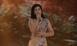 Thu Phương không kìm nén được cảm xúc khi thể hiện ca khúc "Chưa bao giờ" trong chương trình "Thay lời muốn nói".